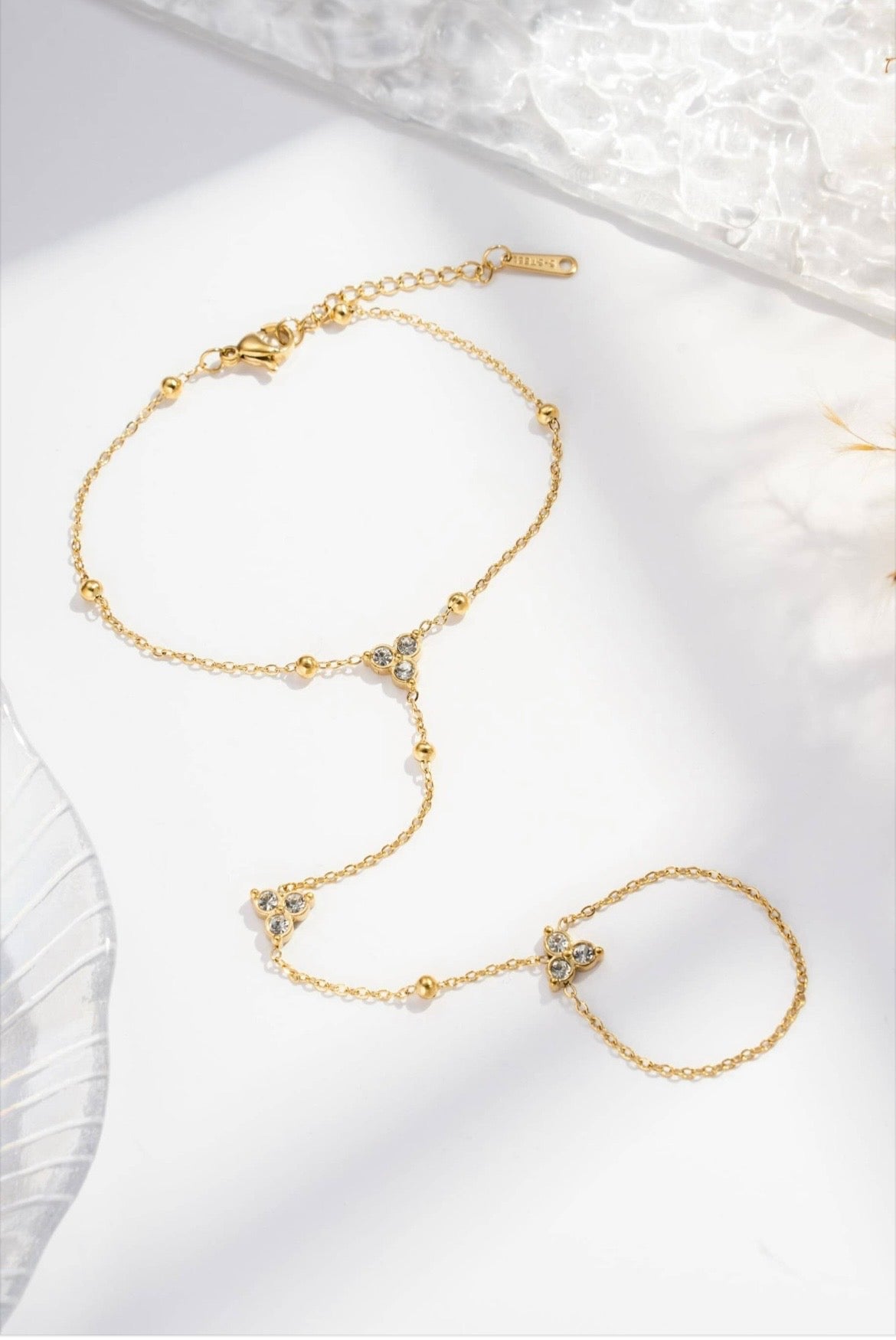 Bracelet main avec bague